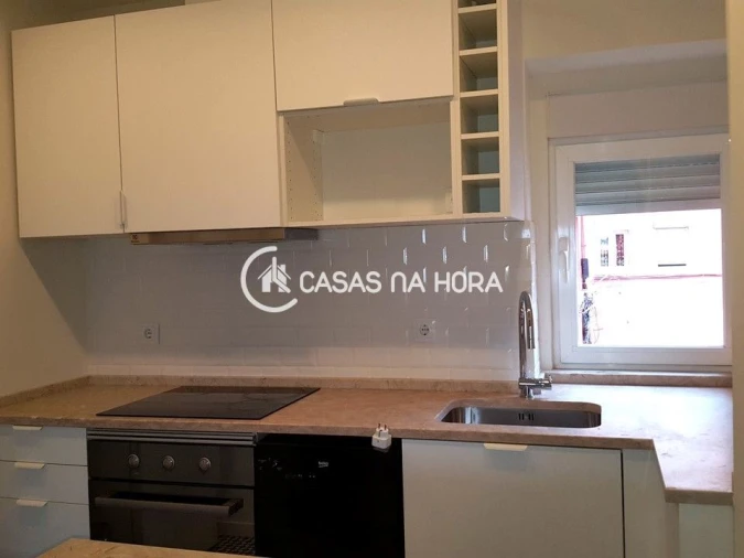 Apartamento T2 para Arrendamento em Beato Foto 4