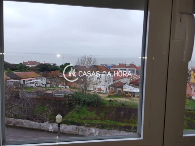 Apartamento T2 para Arrendamento em Beato Foto 8