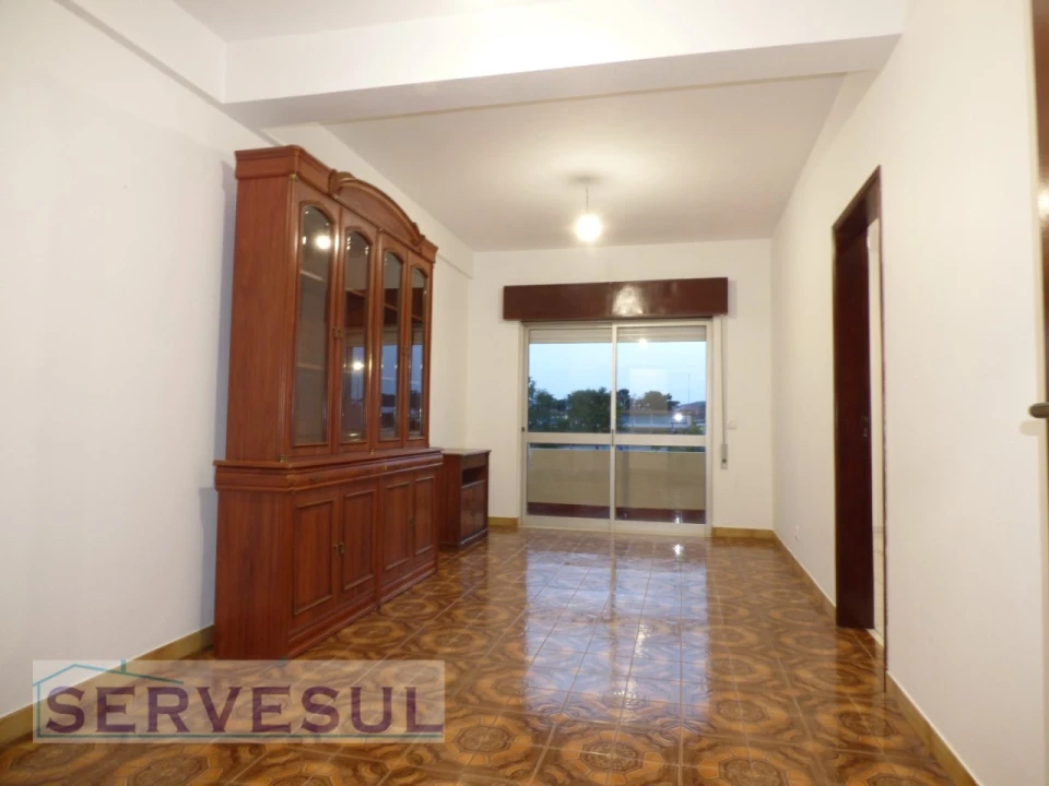 Apartamento T4 para Venda em São Bartolomeu de Messines Foto 1