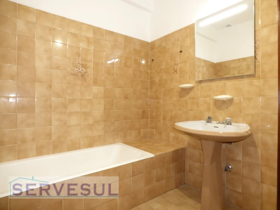 Apartamento T4 para Venda em São Bartolomeu de Messines Foto 17