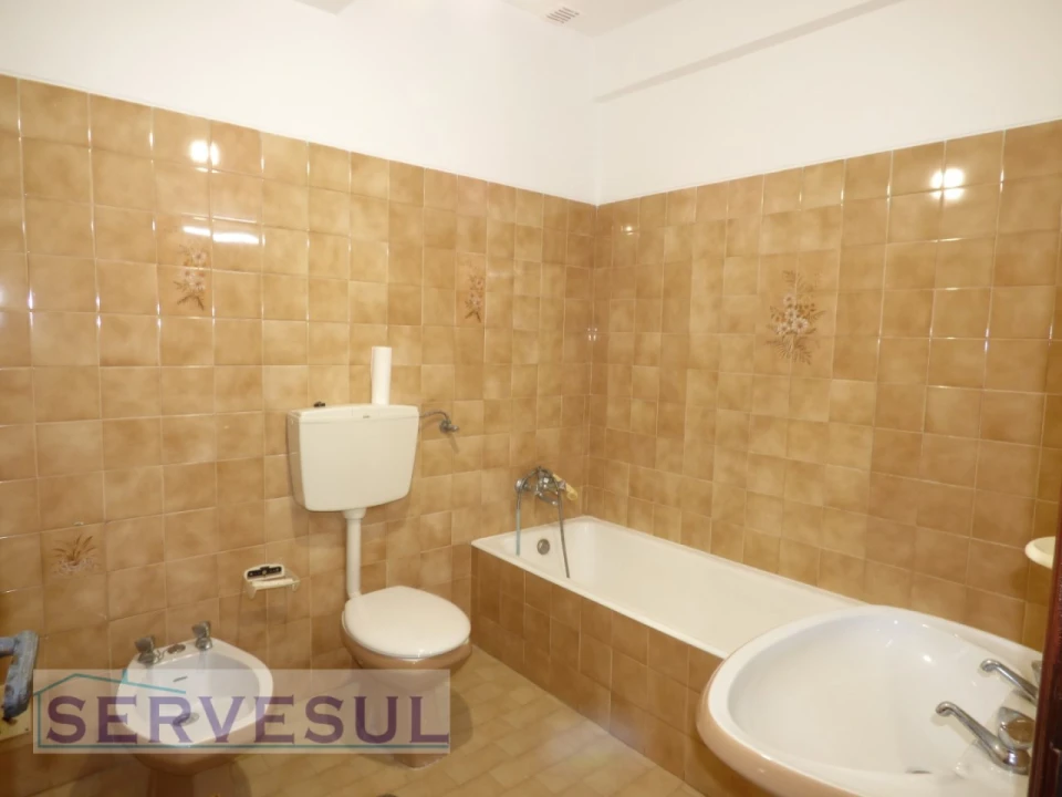 Apartamento T4 para Venda em São Bartolomeu de Messines Foto 16