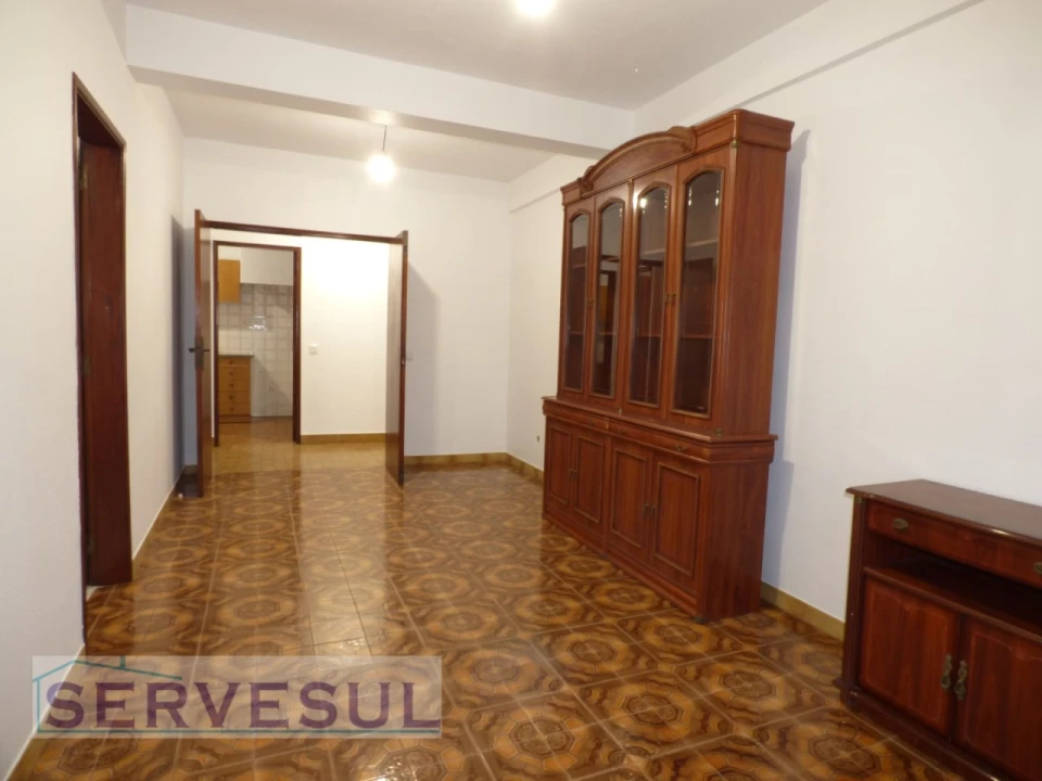 Apartamento T4 para Venda em São Bartolomeu de Messines Foto 3