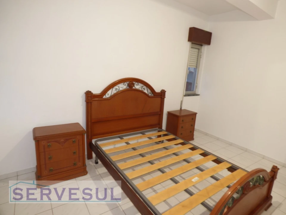 Apartamento T4 para Venda em São Bartolomeu de Messines Foto 10