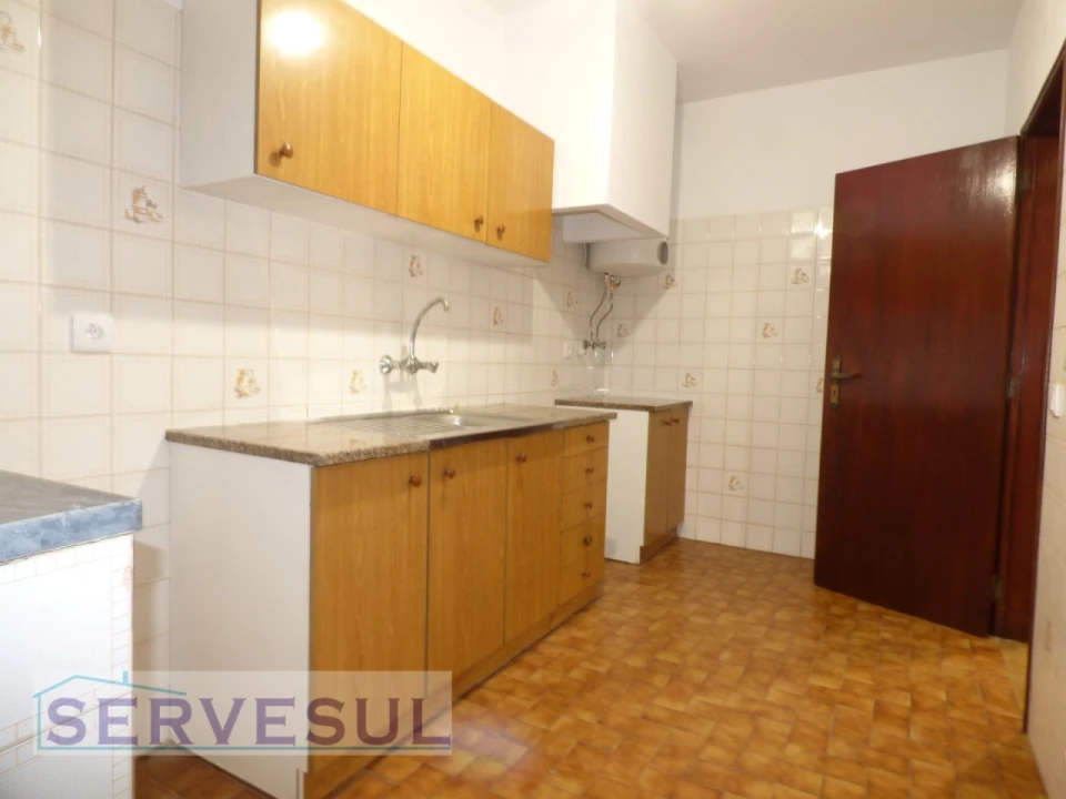 Apartamento T4 para Venda em São Bartolomeu de Messines Foto 2