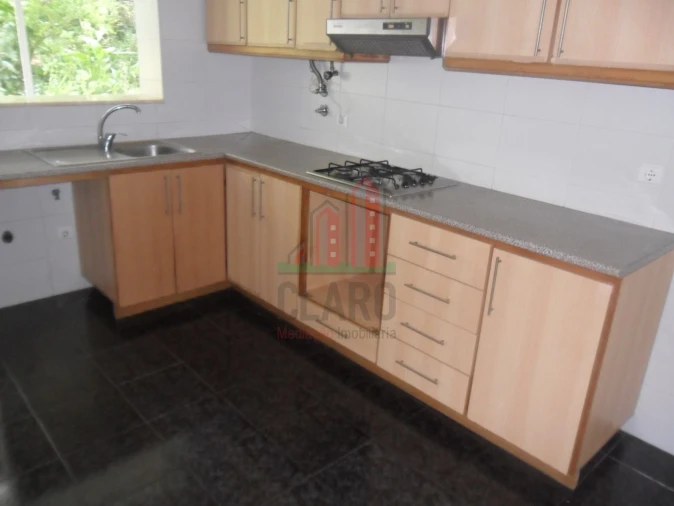 Apartamento T2 para Venda em Sé Nova, Santa Cruz, Almedina e São Bartolomeu Foto 2