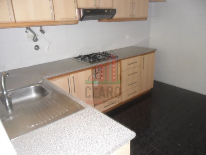 Apartamento T2 para Venda em Sé Nova, Santa Cruz, Almedina e São Bartolomeu Foto 4