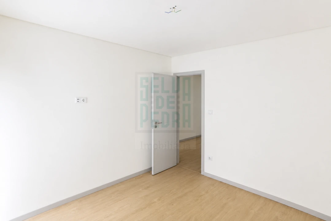 Apartamento T2 para Venda em Rio Tinto Foto 14