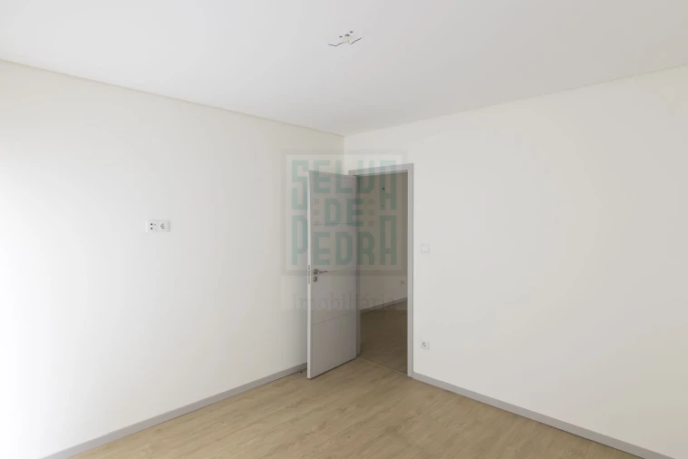 Apartamento T2 para Venda em Rio Tinto Foto 14