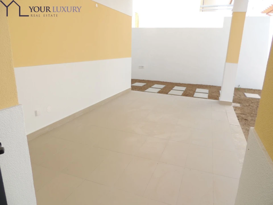 Moradia T3 para Venda em Mina de Água Foto 16