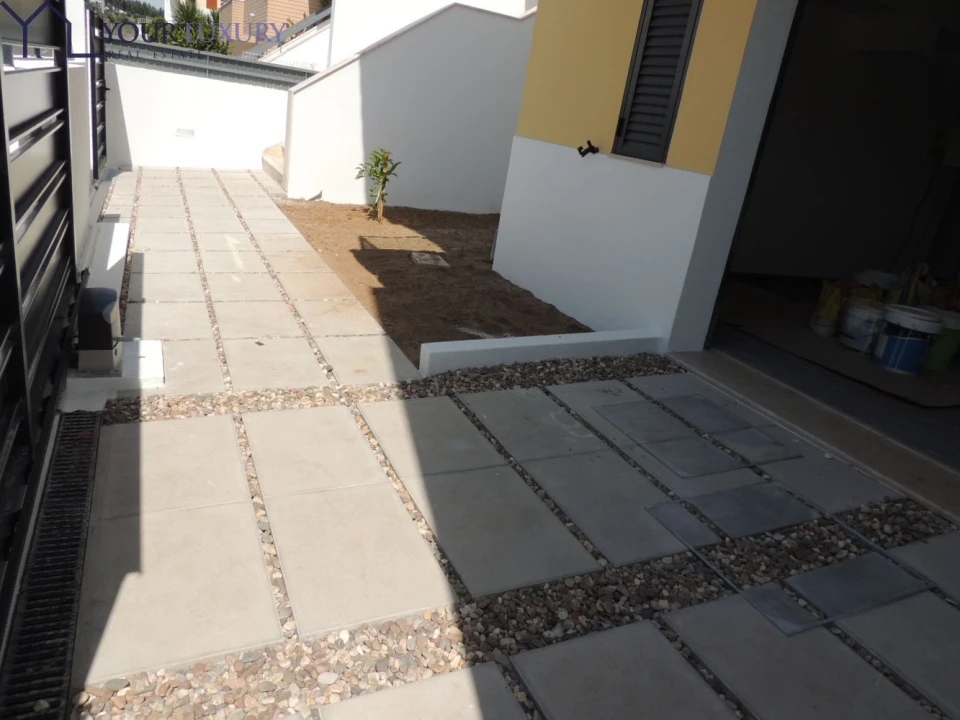 Moradia T3 para Venda em Mina de Água Foto 54