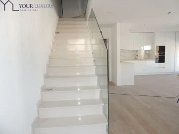 Moradia T4 para Venda em Pontinha e Famões