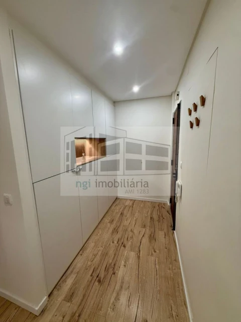 Apartamento T2 para Arrendamento em Benfica