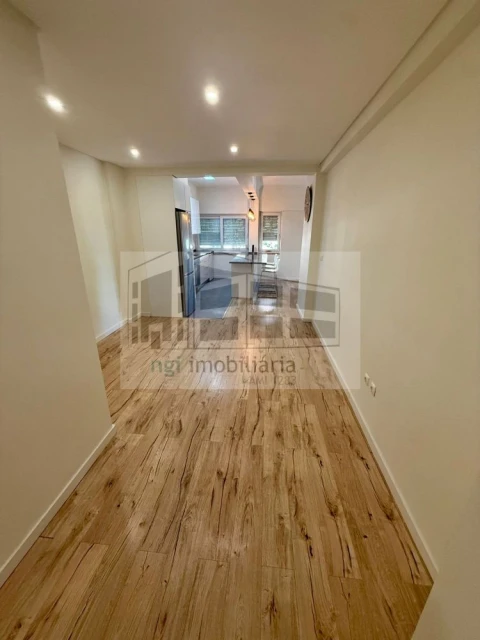 Apartamento T2 para Arrendamento em Benfica