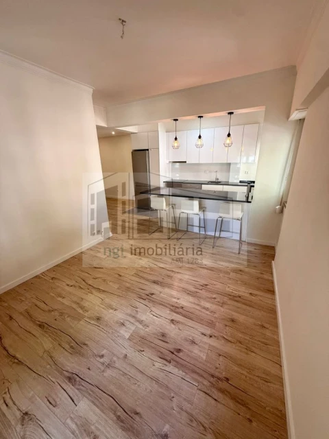 Apartamento T2 para Arrendamento em Benfica