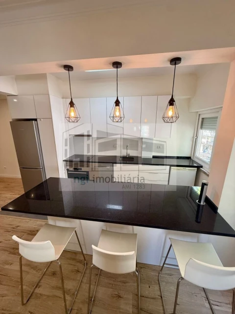 Apartamento T2 para Arrendamento em Benfica