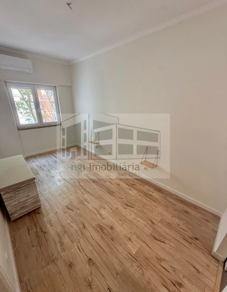 Apartamento T2 para Arrendamento em Benfica Foto 13