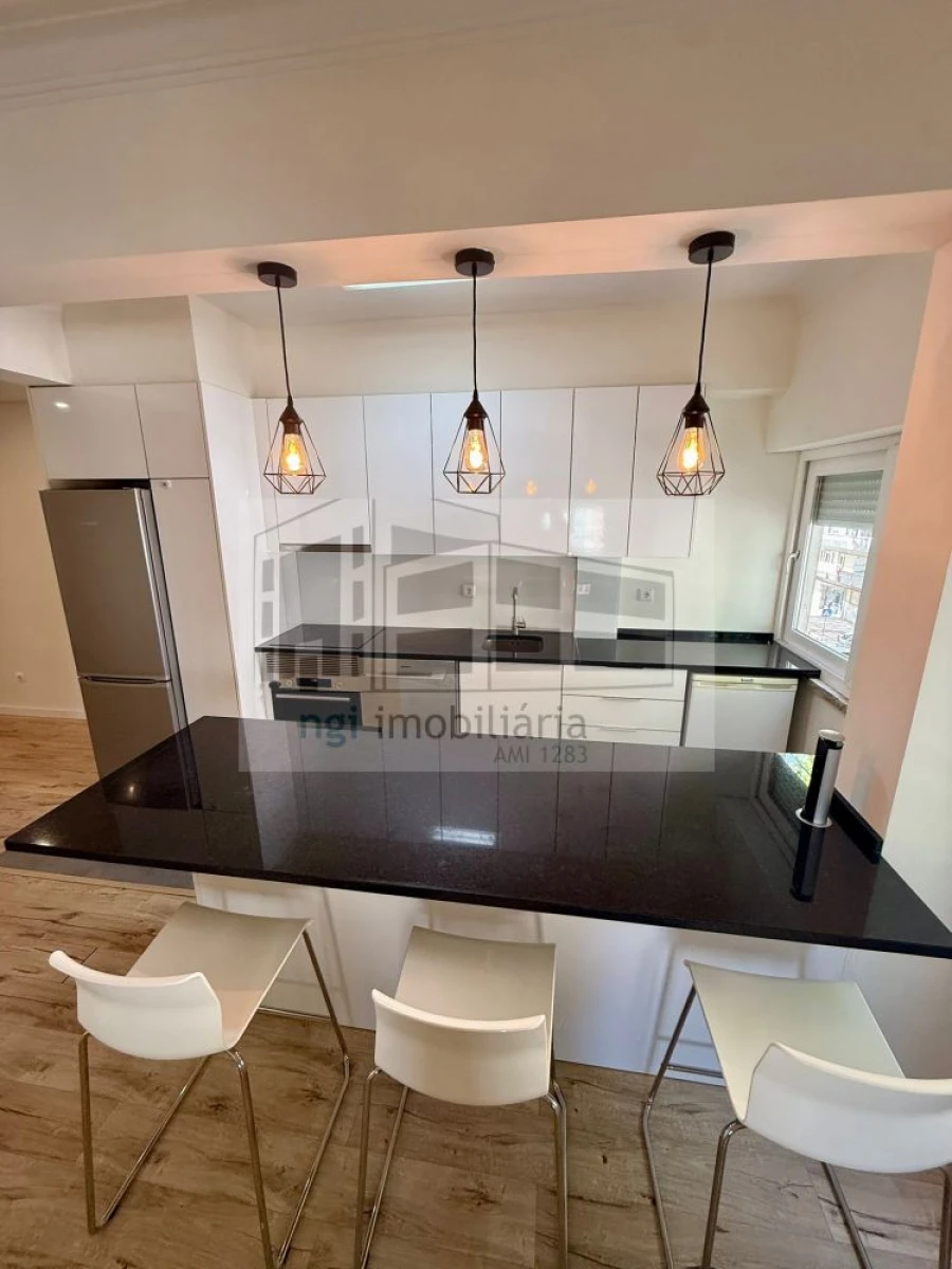 Apartamento T2 para Arrendamento em Benfica Foto 2