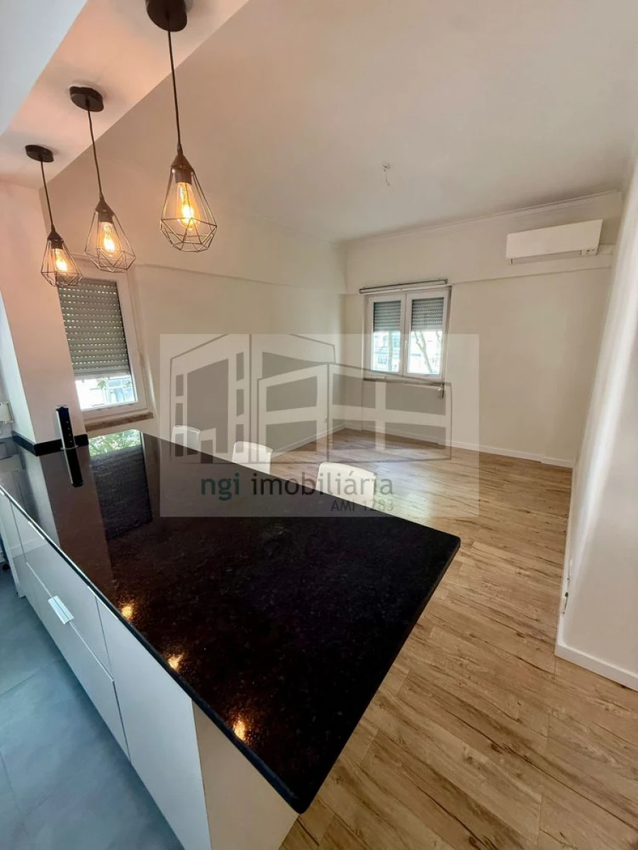 Apartamento T2 para Arrendamento em Benfica Foto 4
