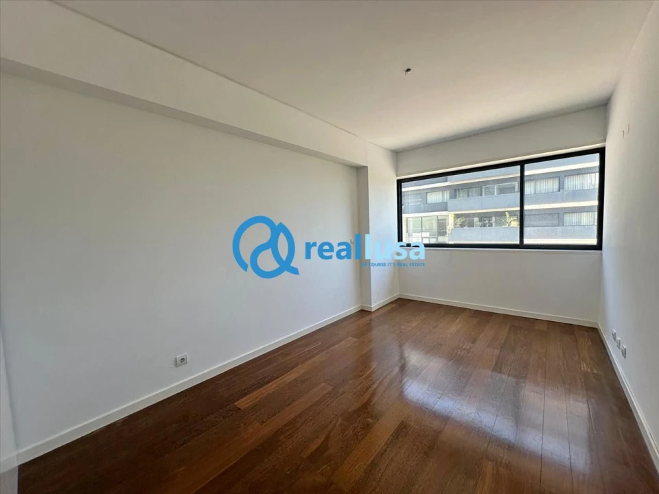 Apartamento T4 para Venda em Mafamude e Vilar do Paraíso Foto 8