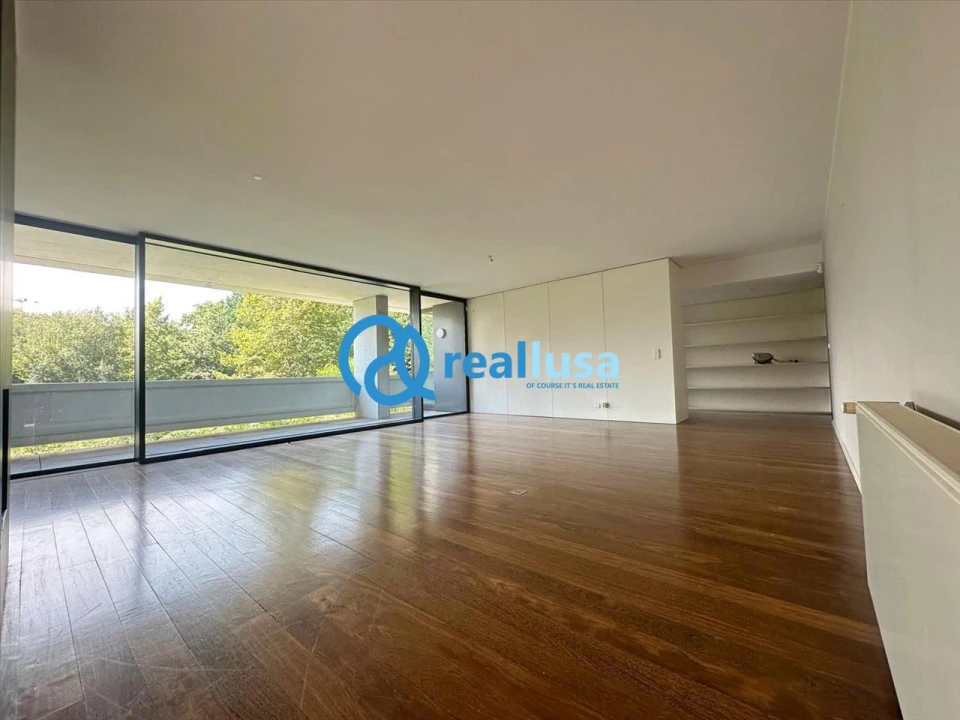 Apartamento T4 para Venda em Mafamude e Vilar do Paraíso Foto 1