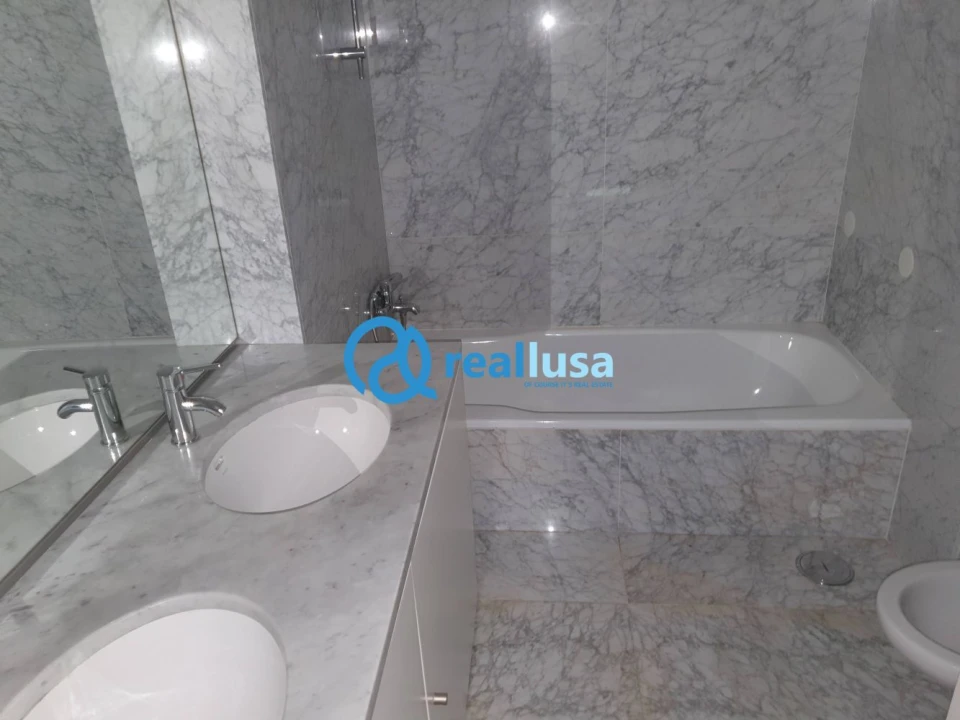 Apartamento T4 para Venda em Mafamude e Vilar do Paraíso Foto 11