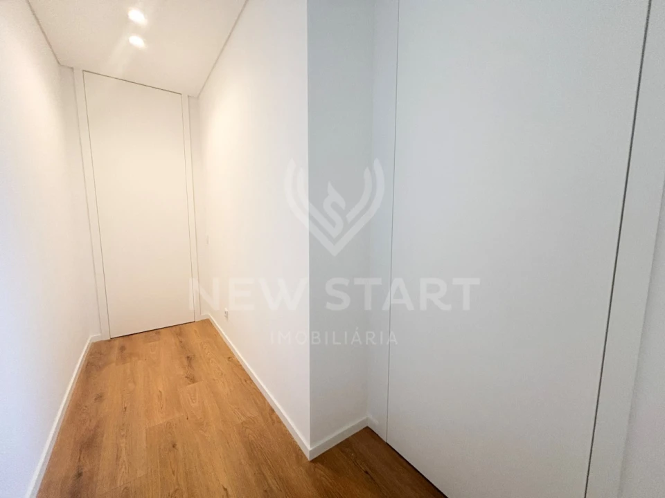 Apartamento T2 para Venda em Olhão Foto 11