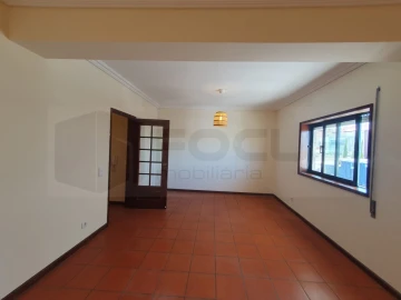 Apartamento T2 para Arrendamento em Glória e Vera Cruz