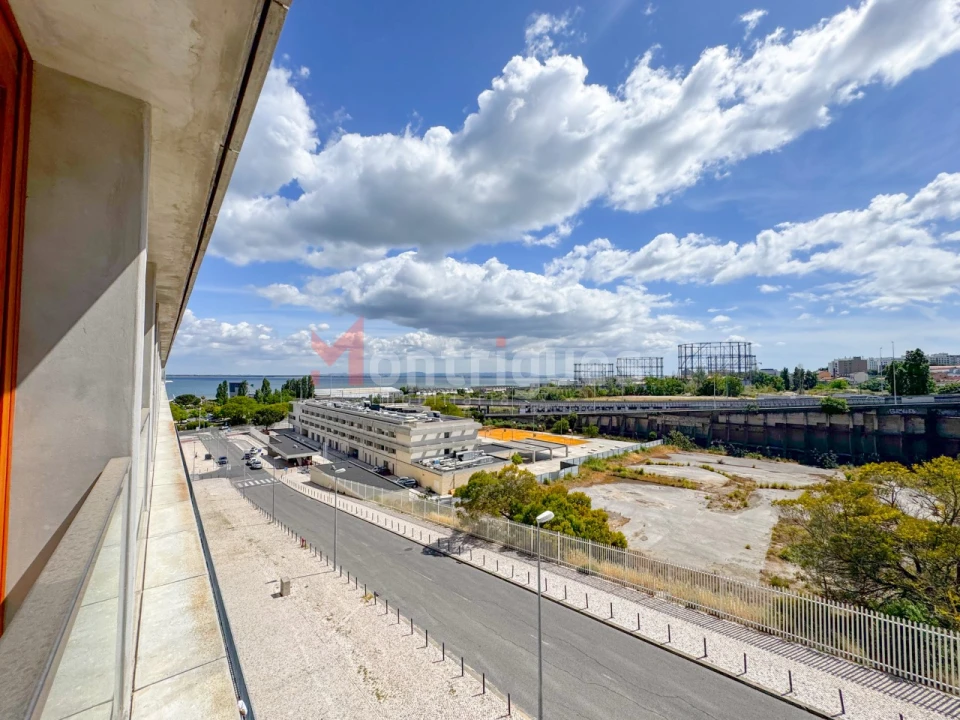 Apartamento T1 para Arrendamento em Parque das Nações Foto 1