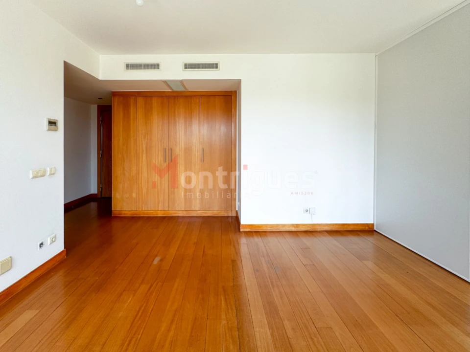 Apartamento T1 para Arrendamento em Parque das Nações Foto 2