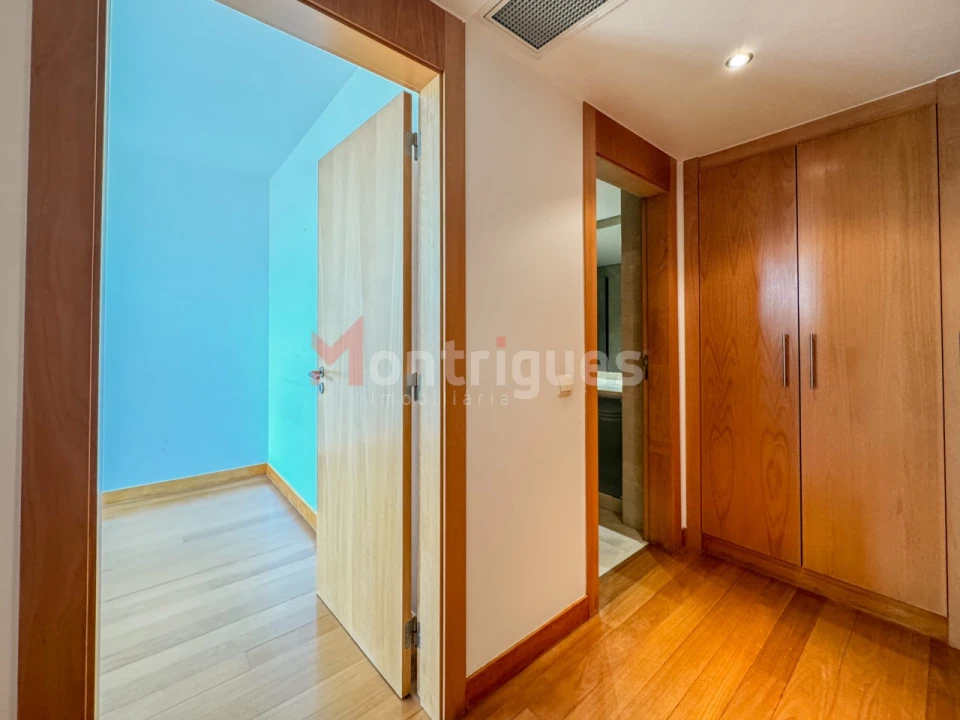 Apartamento T1 para Arrendamento em Parque das Nações Foto 9