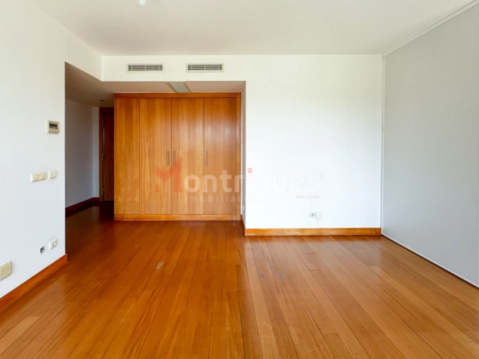 Apartamento T1 para Arrendamento em Parque das Nações Foto 2