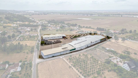 Armazém para Venda em Chamusca e Pinheiro Grande