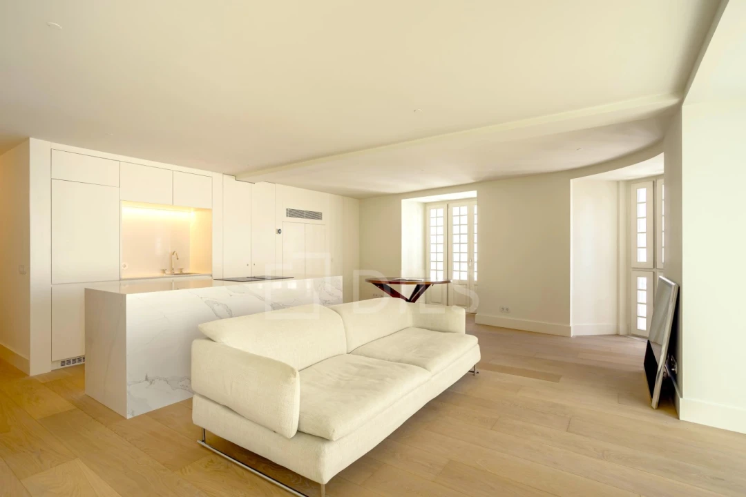Apartamento T2 para Venda em Santo António Foto 1