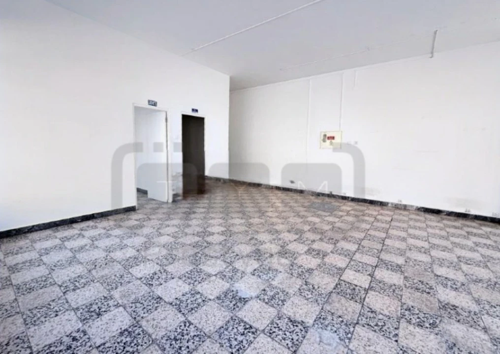 Loja para Arrendamento em São João Baptista e Santa Maria dos Olivais Foto 2