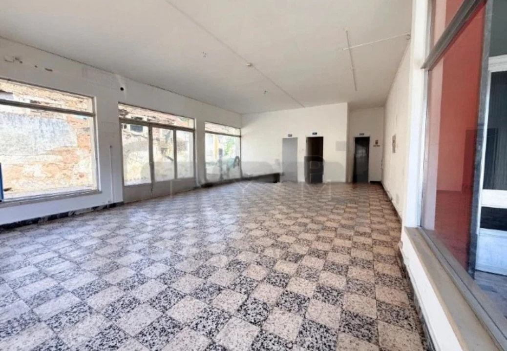Loja para Arrendamento em São João Baptista e Santa Maria dos Olivais Foto 1