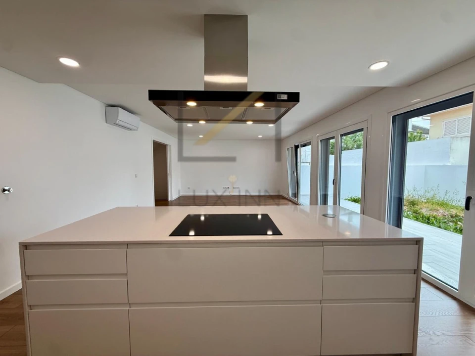 Moradia T4 para Venda em São Domingos de Rana Foto 4