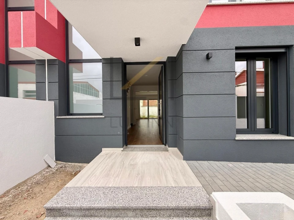 Moradia T4 para Venda em São Domingos de Rana Foto 32