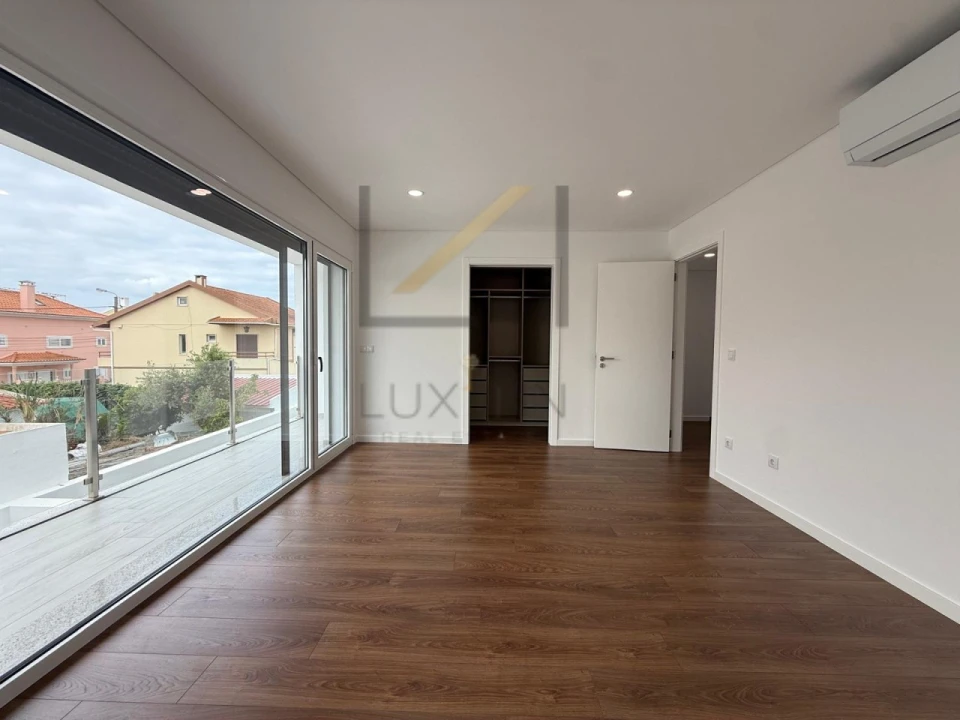 Moradia T4 para Venda em São Domingos de Rana Foto 19