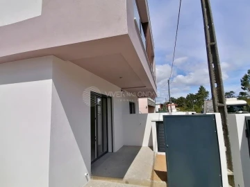 Moradia T3 para Venda em Fernao Ferro