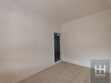 Moradia T2 para Venda em Funchal (São Pedro)