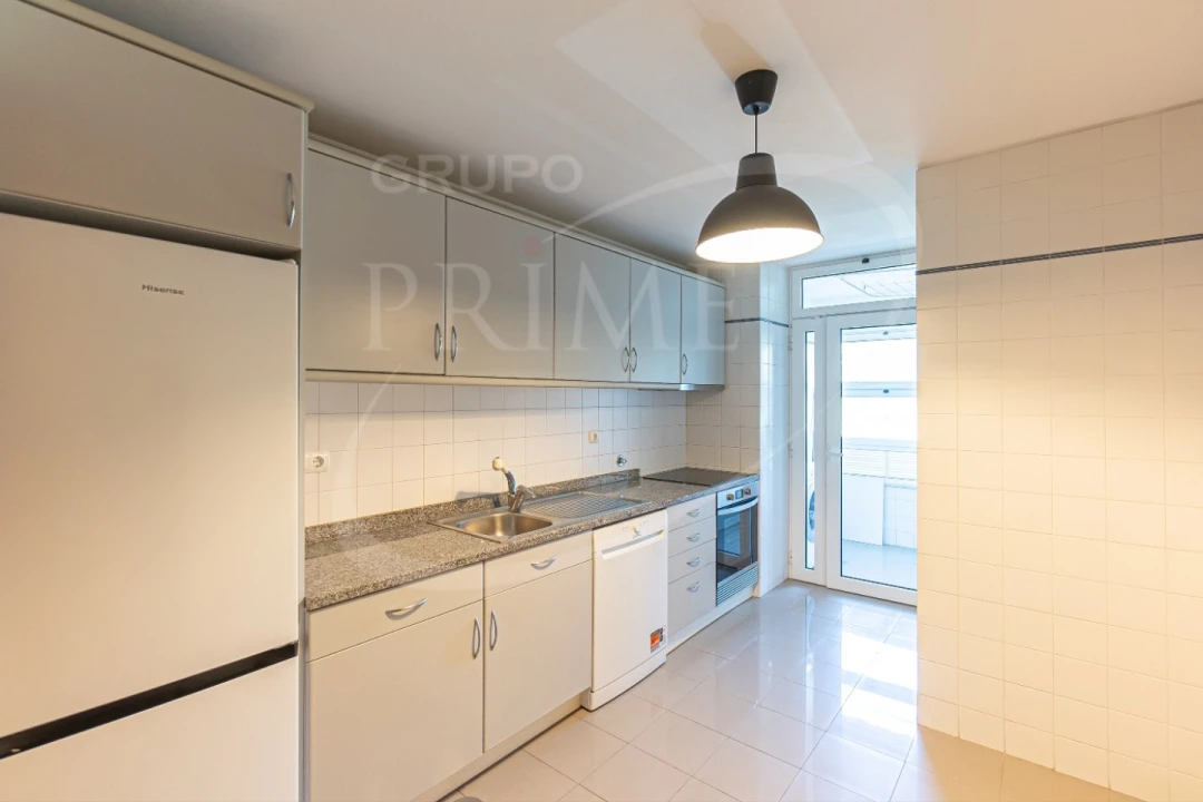 Apartamento T2 para Arrendamento em Aldoar, Foz do Douro e Nevogilde Foto 2