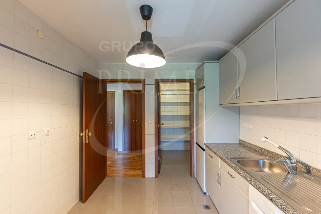Apartamento T2 para Arrendamento em Aldoar, Foz do Douro e Nevogilde Foto 5