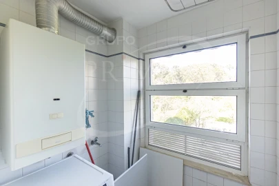 Apartamento T2 para Arrendamento em Aldoar, Foz do Douro e Nevogilde