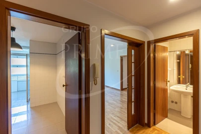 Apartamento T2 para Arrendamento em Aldoar, Foz do Douro e Nevogilde