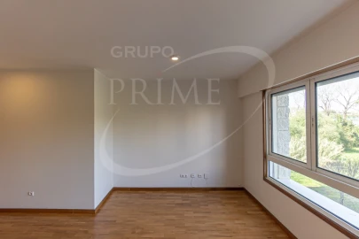 Apartamento T2 para Arrendamento em Aldoar, Foz do Douro e Nevogilde