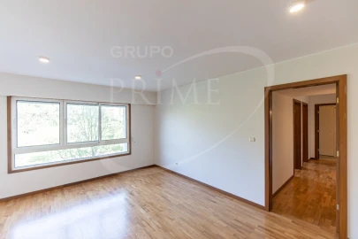 Apartamento T2 para Arrendamento em Aldoar, Foz do Douro e Nevogilde