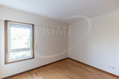 Apartamento T2 para Arrendamento em Aldoar, Foz do Douro e Nevogilde
