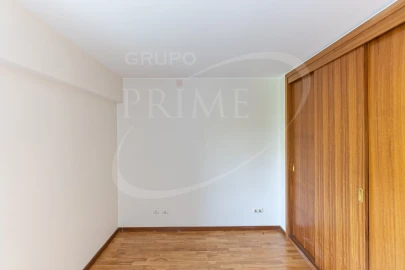 Apartamento T2 para Arrendamento em Aldoar, Foz do Douro e Nevogilde