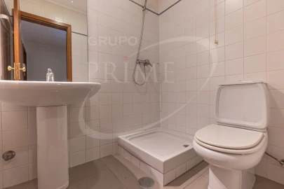 Apartamento T2 para Arrendamento em Aldoar, Foz do Douro e Nevogilde