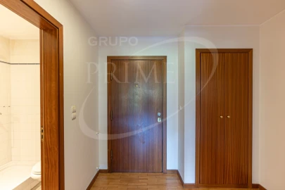 Apartamento T2 para Arrendamento em Aldoar, Foz do Douro e Nevogilde
